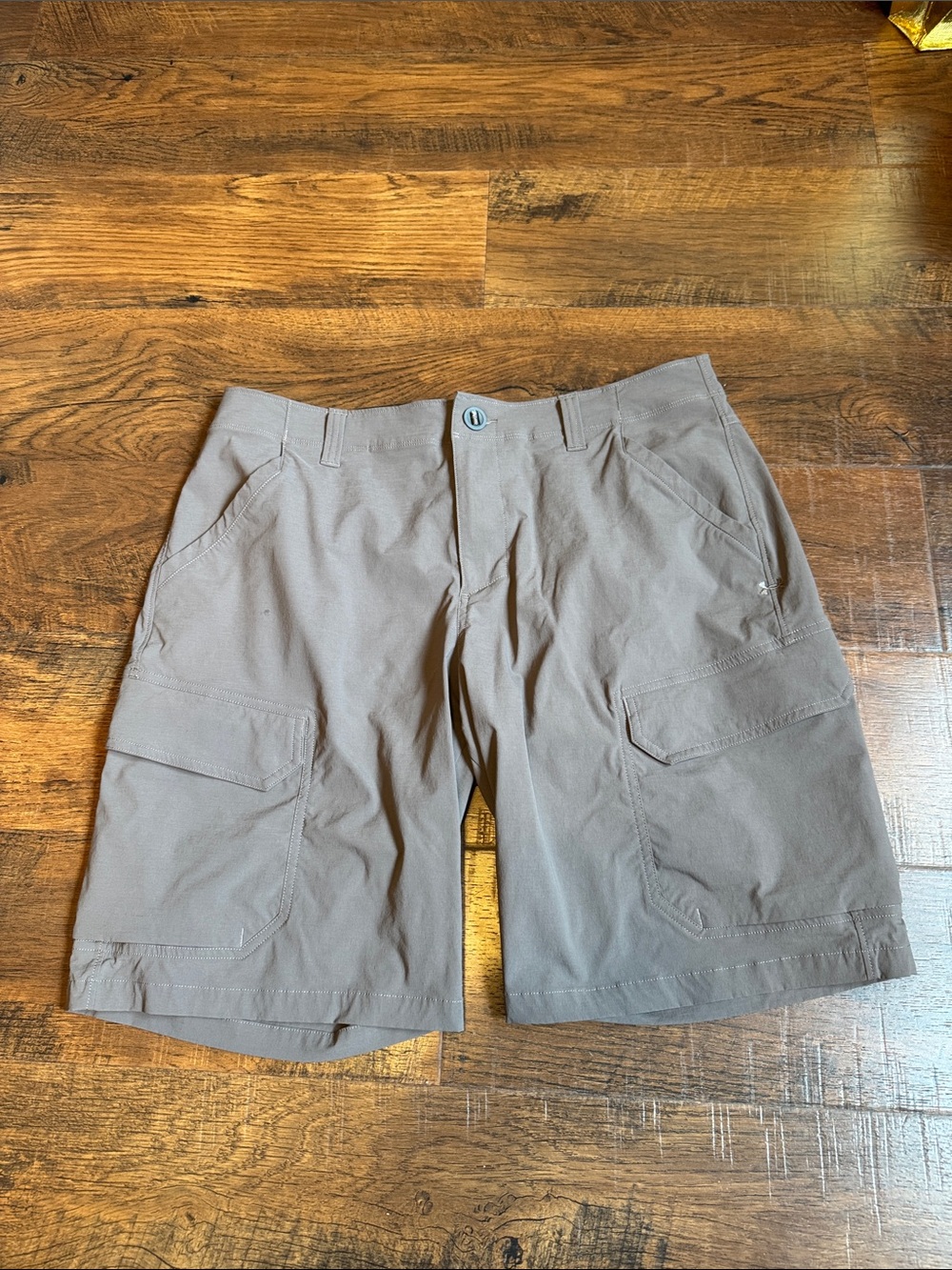 Men’s Under Armour brand sports shorts size 34W